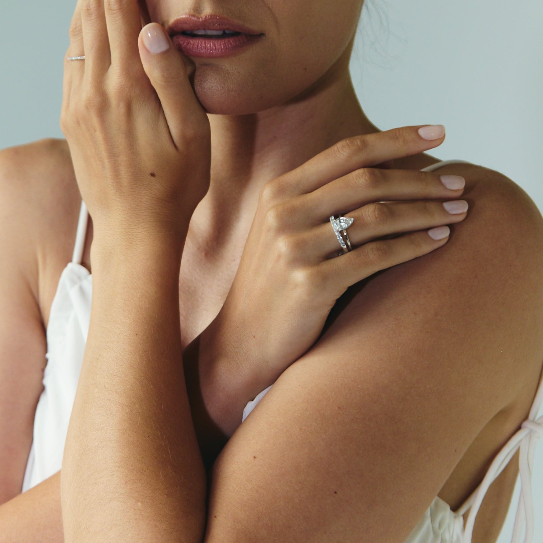 Wie Sie Ihren Verlobungsring zu Hause reinigen